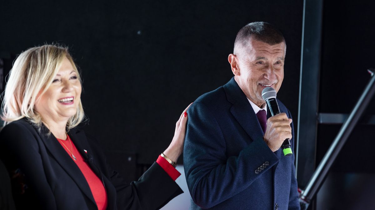 Politici se hádají o rozpočtový „cedník“, ale český stát dál tloustne na dluh
